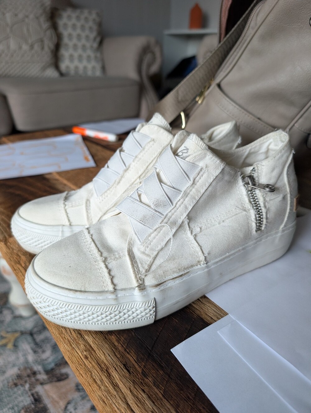 Women’s Casual White Canvas High-Top Sneakers Blowfish Malibu Size 8